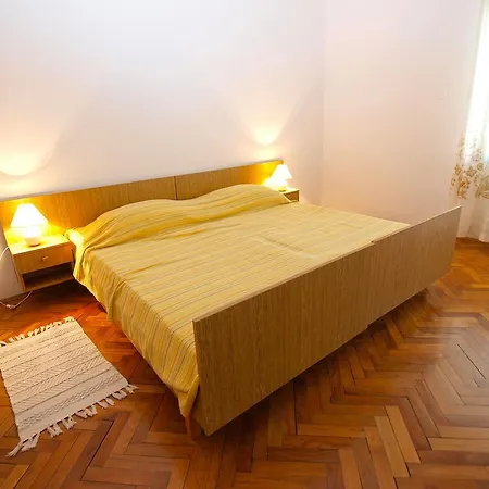 Apartment Radmila 977 *